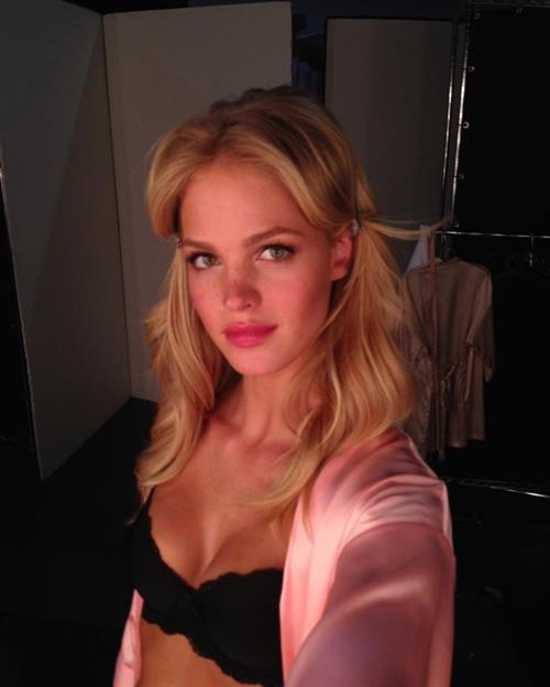 Erin Heatherton in lingerie taking a selfie