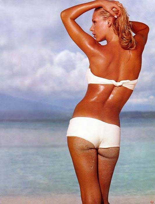 Anna Kournikova in a bikini - ass