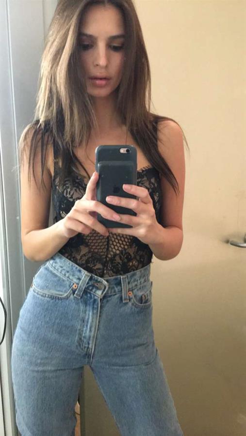 Emily Ratajkowski taking a selfie