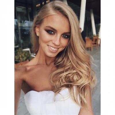 Alena Filinkova taking a selfie