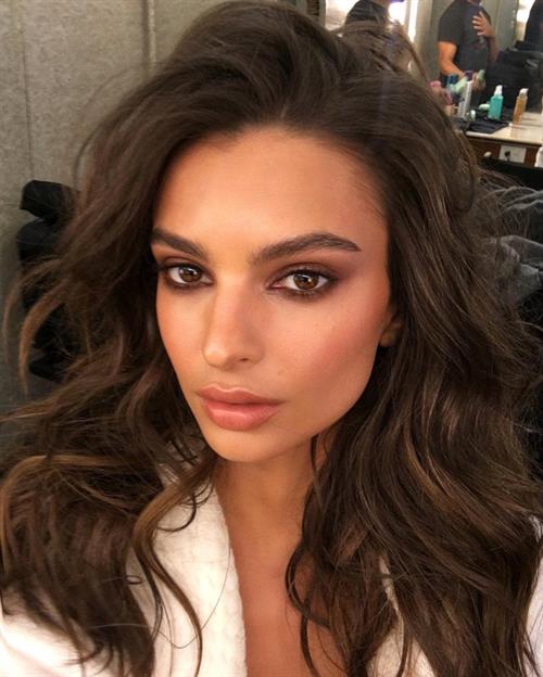 Emily Ratajkowski taking a selfie