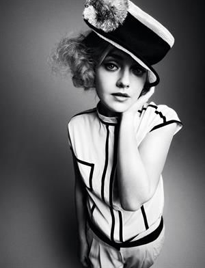 Dakota Fanning Wonderland magazine Apr/May 2012 