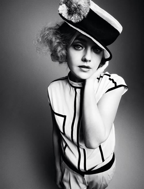 Dakota Fanning Wonderland magazine Apr/May 2012 