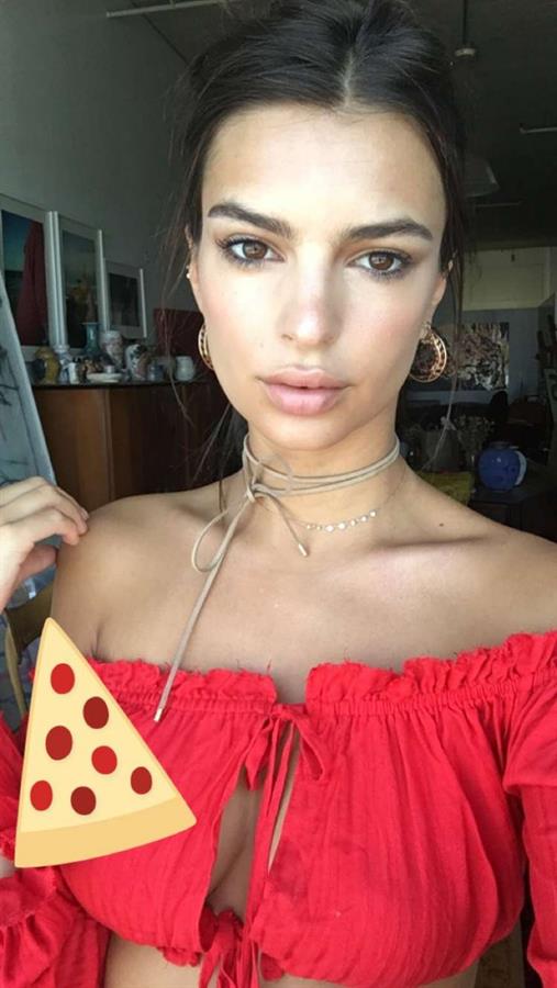 Emily Ratajkowski taking a selfie