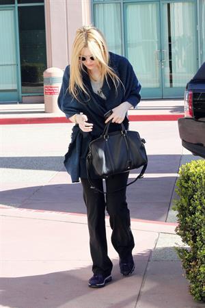Dakota Fanning rushes into a workout class in Los Angeles January 17, 2013 