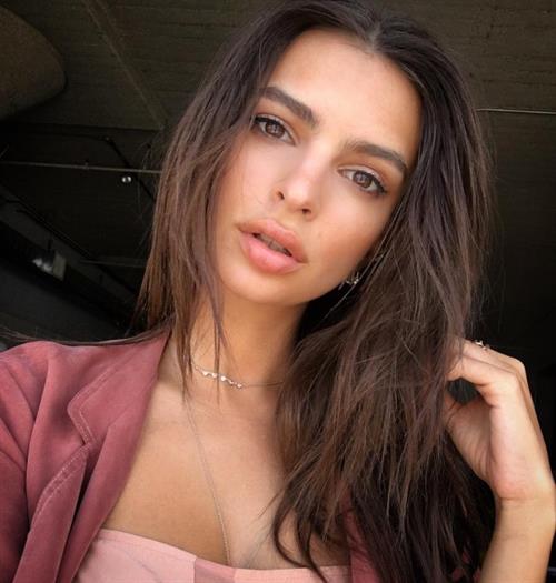 Emily Ratajkowski taking a selfie