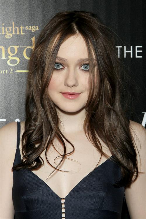 Dakota Fanning Breaking Dawn 2 premiere in NY 11/15/12 