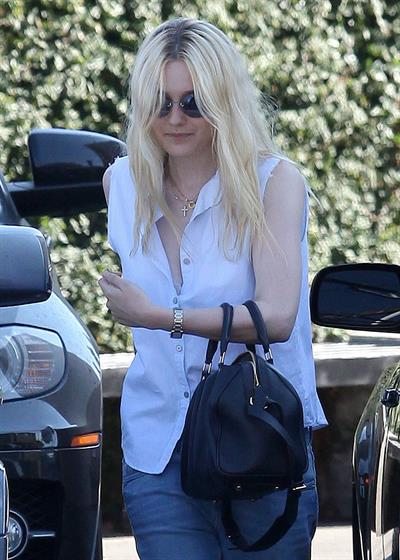 Dakota Fanning leaving Casa Vega in Studio City (24.08.2012)