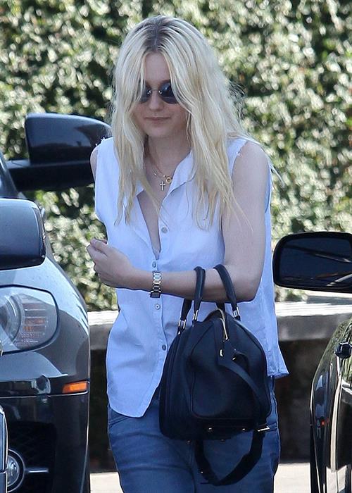 Dakota Fanning leaving Casa Vega in Studio City (24.08.2012)