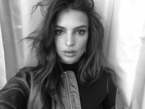 Emily Ratajkowski taking a selfie