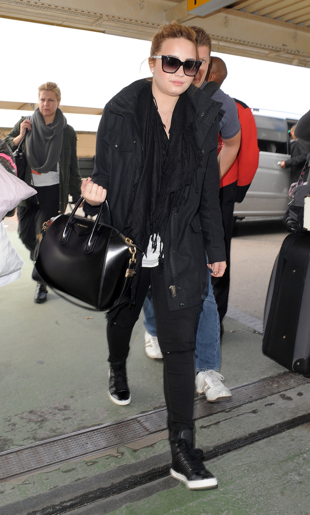Demi Lovato - Leaves London Heathrow Airport in London (01.06.2013) 