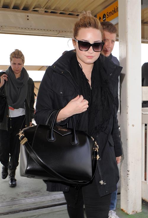 Demi Lovato - Leaves London Heathrow Airport in London (01.06.2013) 