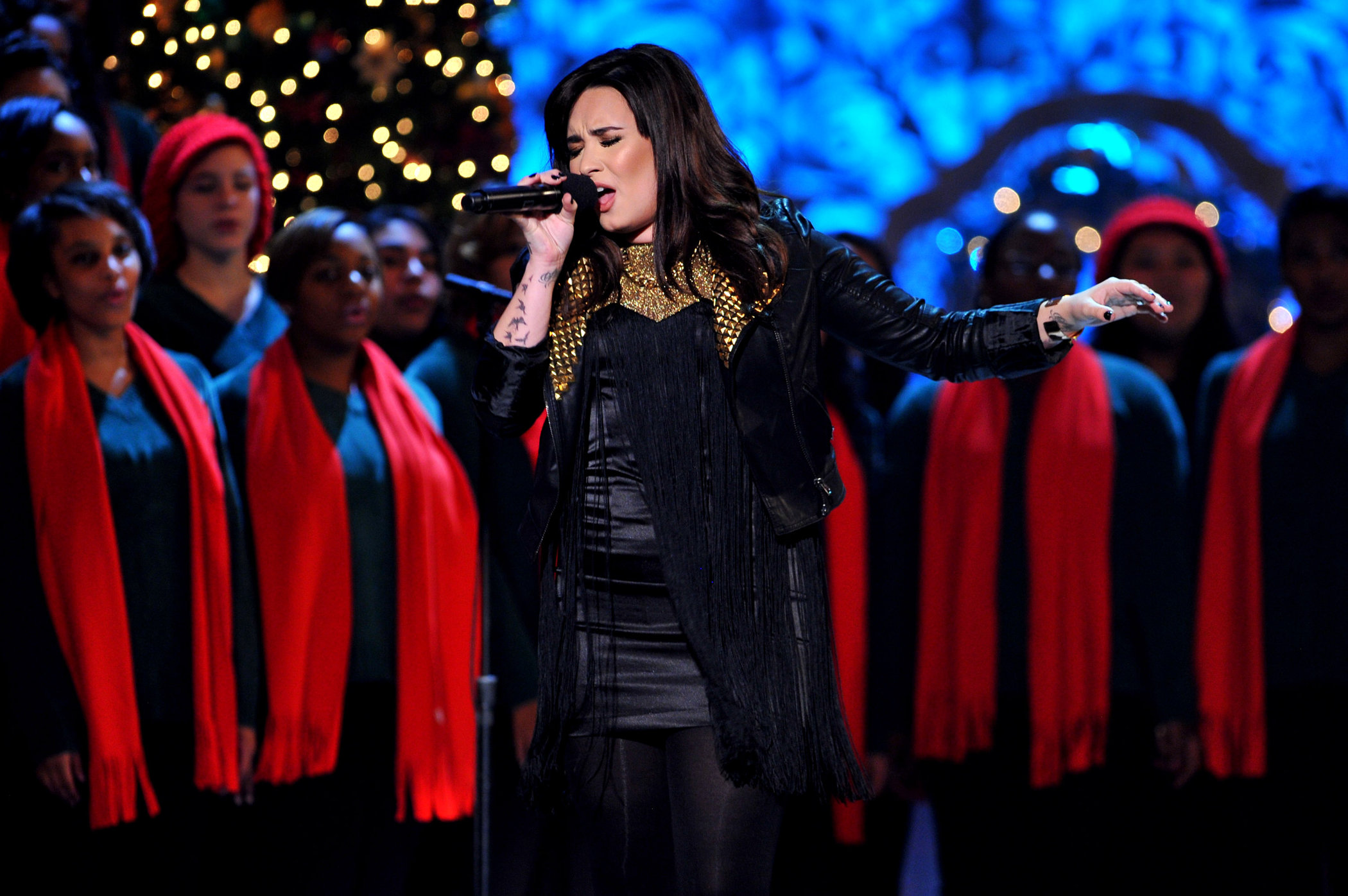 Demi Lovato TNT Christmas 2012 @ the National bldg Museum in WA 12/9/12 
