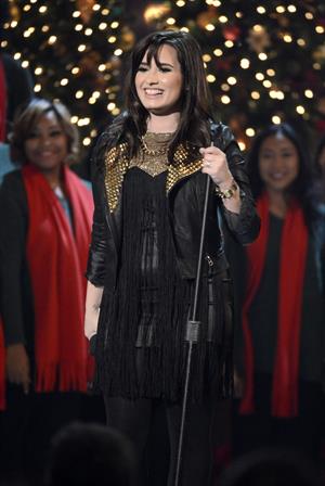 Demi Lovato TNT Christmas 2012 @ the National bldg Museum in WA 12/9/12 