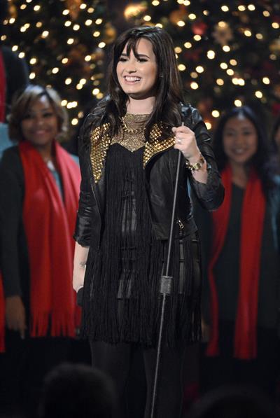 Demi Lovato TNT Christmas 2012 @ the National bldg Museum in WA 12/9/12 