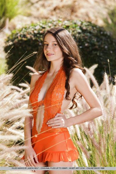 Rylee Marks takes off her orange dress for Met-Art