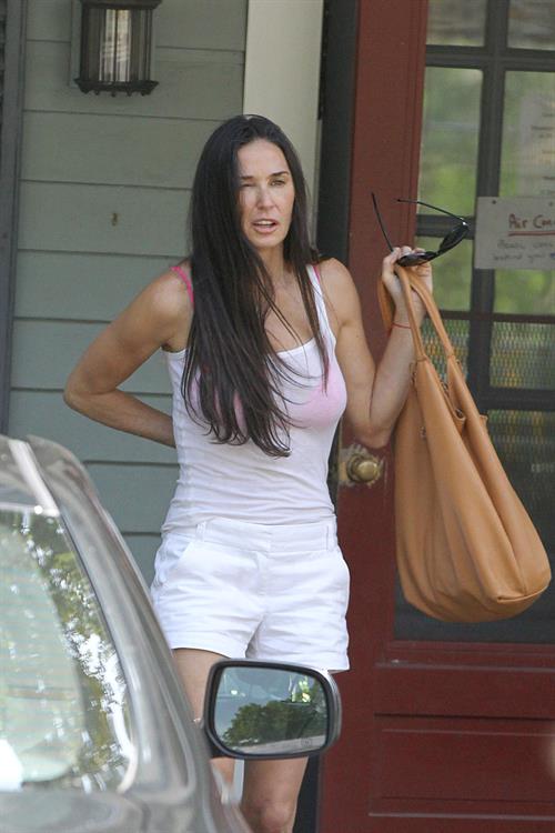 Demi Moore lunch with new BF in New Preston July 19, 2012 