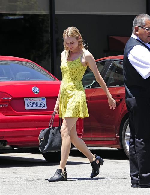 Diane Kruger Arrives at the Oaks Gourmet in Los Feliz on June 19, 2013