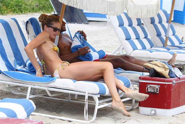 Doutzen Kroes bikini beach pictures in Miami August 16, 2012