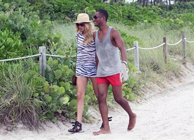 Doutzen Kroes bikini beach pictures in Miami August 16, 2012