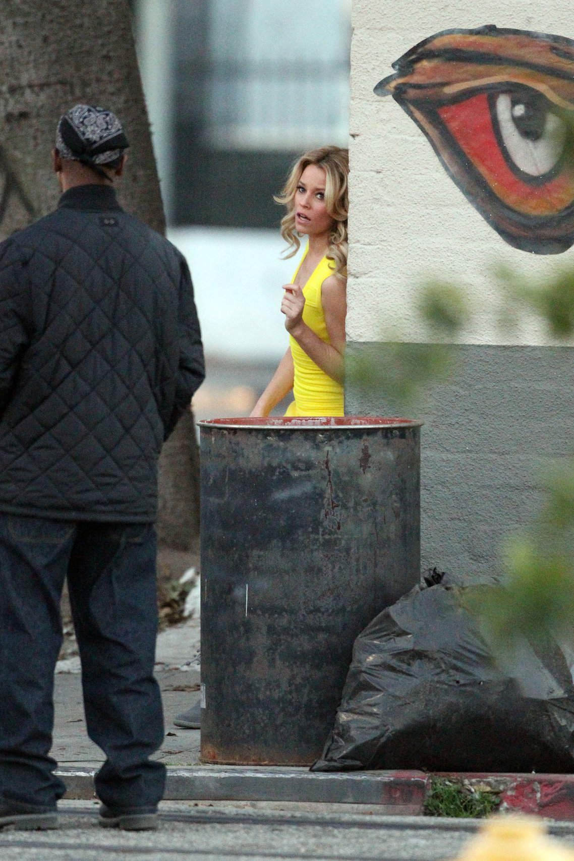 Elizabeth Banks on the set of 'Walk Of Shame' in Los Angeles 1/16/13 