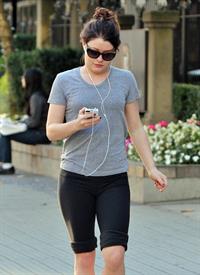 Emilie de Ravin Heads out for a power walk in Vancouver (October 6, 2012) 
