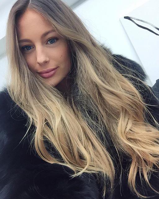 Mathilde Gøhler taking a selfie