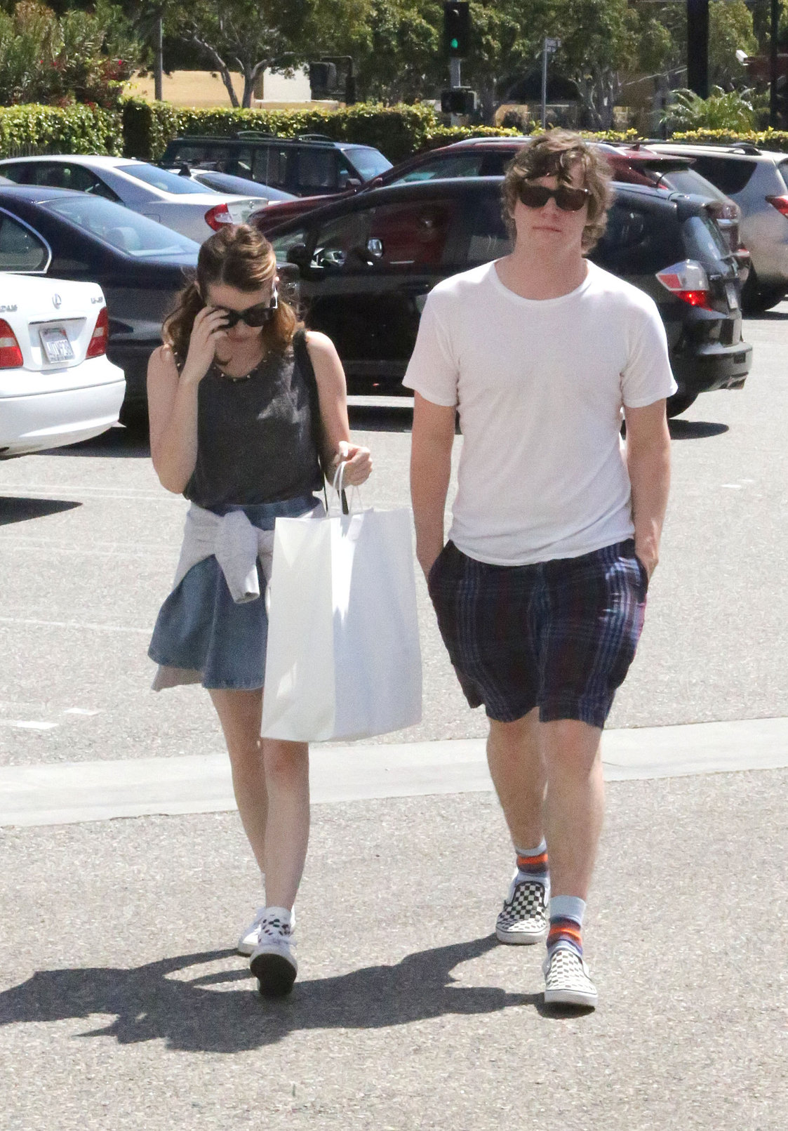 Emma Roberts - Spotted shopping at Samy's in Los Angeles (30.03.2013) 