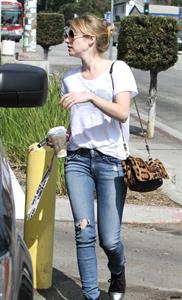 Emma Roberts Tight Jeans The Griddle Cafe And Rite Aid LA (10/09/12) 
