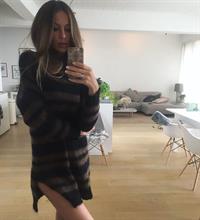 Mathilde Gøhler taking a selfie