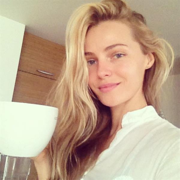 Valentina Zelyaeva taking a selfie