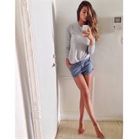 Mathilde Gøhler taking a selfie