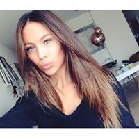 Mathilde Gøhler taking a selfie