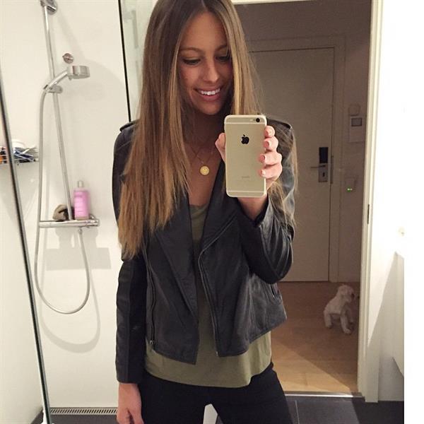 Mathilde Gøhler taking a selfie