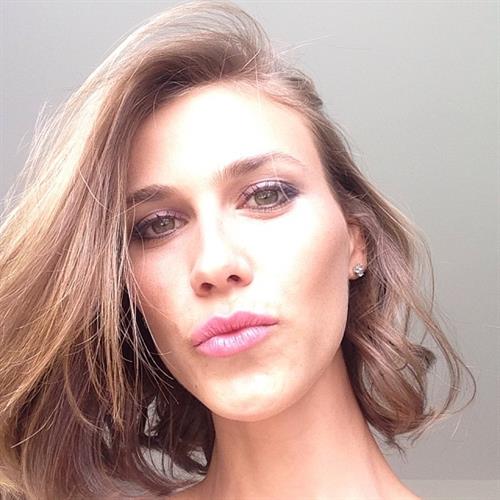Renata Kuerten taking a selfie