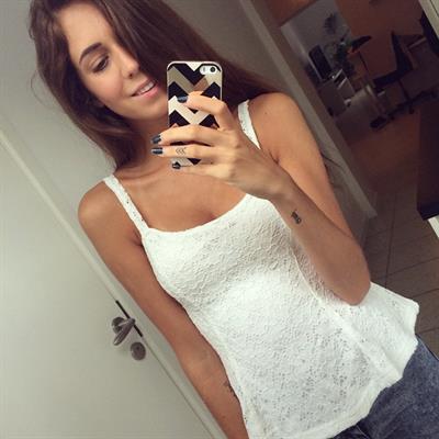 Talisa Loup taking a selfie