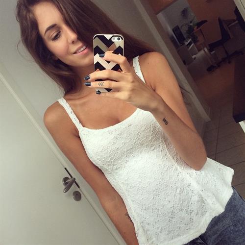 Talisa Loup taking a selfie