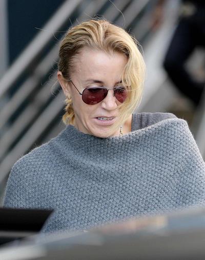 Felicity Huffman Arrives at LAX Airport with daughter in Los Angeles (November 11, 2013) 