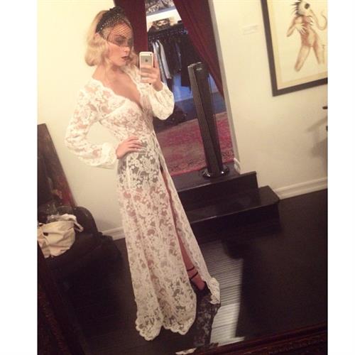 Alexandra Tyler taking a selfie