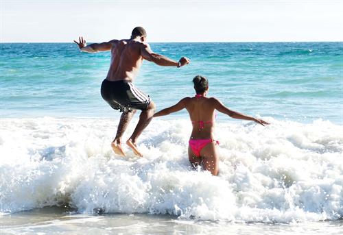 Gabrielle Union Enjoys a beach outing (September 21, 2013) 
