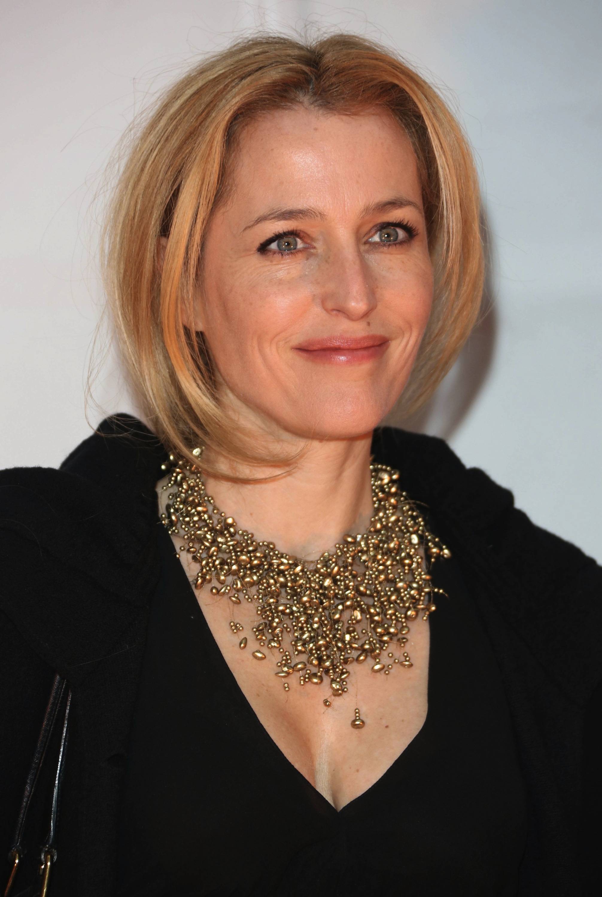 Gillian Anderson Pictures Gillian Anderson - Cirque Du Soleil's Kooza 1/8/13