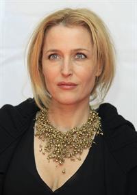 Gillian Anderson - Cirque Du Soleil's Kooza 1/8/13  