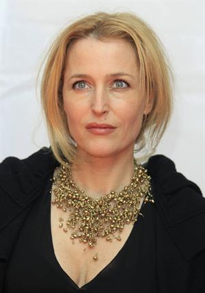 Gillian Anderson - Cirque Du Soleil's Kooza 1/8/13  