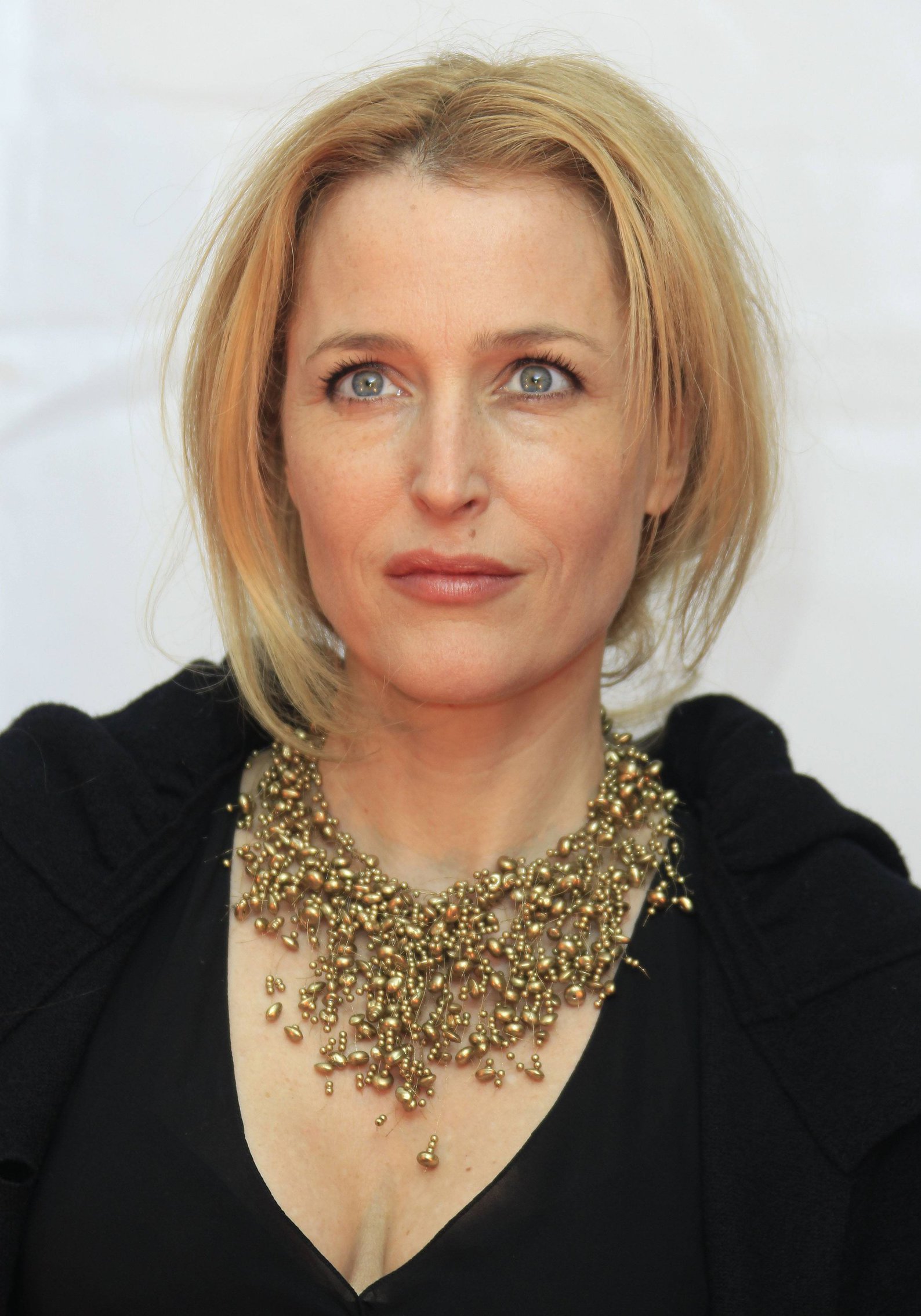 Gillian Anderson Pictures Gillian Anderson - Cirque Du Soleil's Kooza 1/8/13
