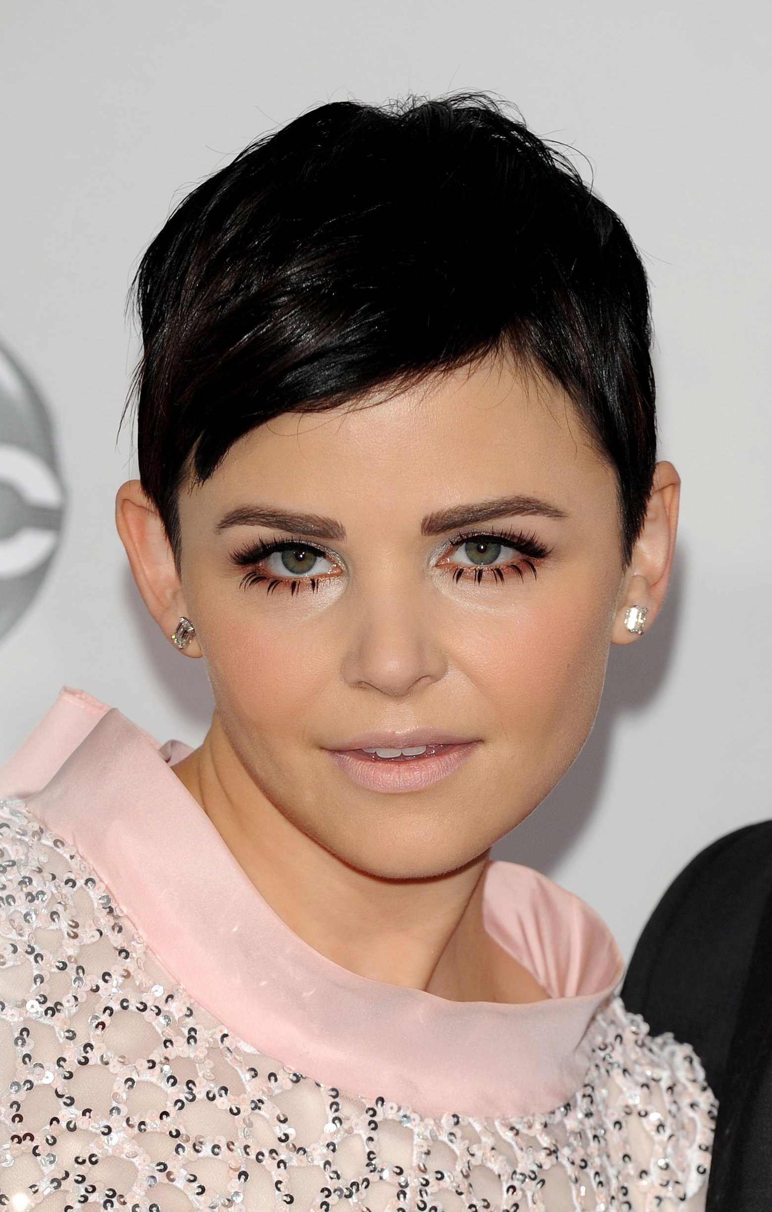 Ginnifer Goodwin Pictures Ginnifer Goodwin American Music Awards (November 18, 2012)
