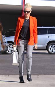Gwen Stefani Spotted entering a store in Studio City (October 13, 2012) 