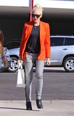 Gwen Stefani Spotted entering a store in Studio City (October 13, 2012) 