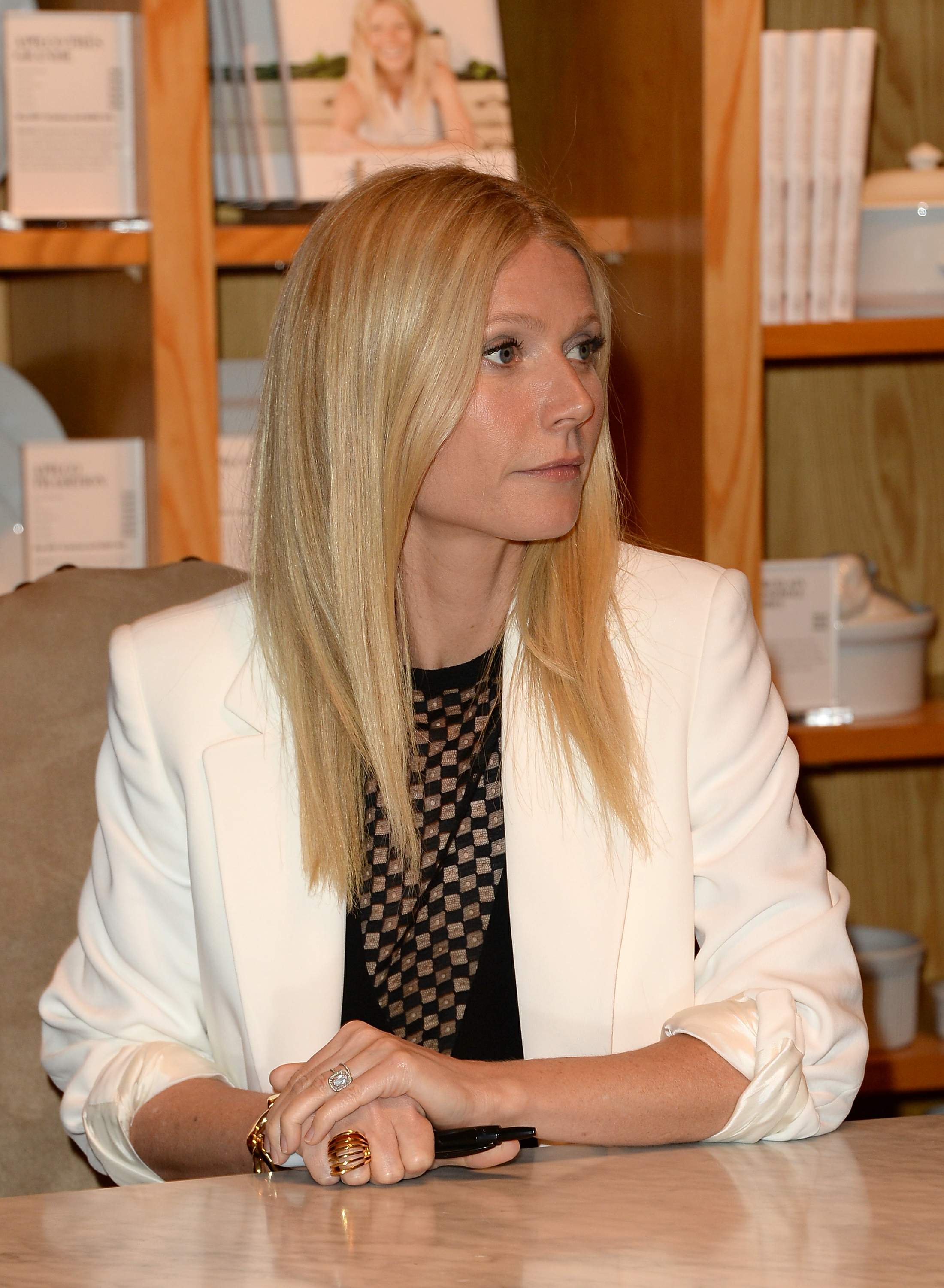 Gwyneth Paltrow Pictures Gwyneth Paltrow Book signing at Williams-Sonoma in Beverly Hills on Apr. 5, 2013