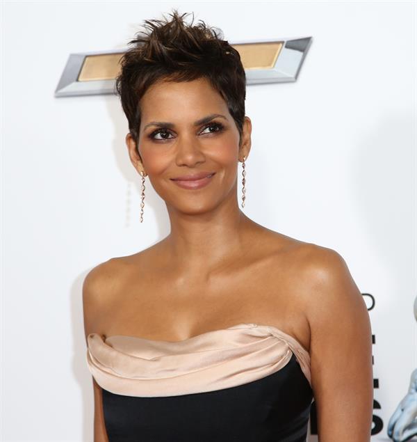 Halle Berry 44th NAACP Image Awards in LA - 01/02/13 