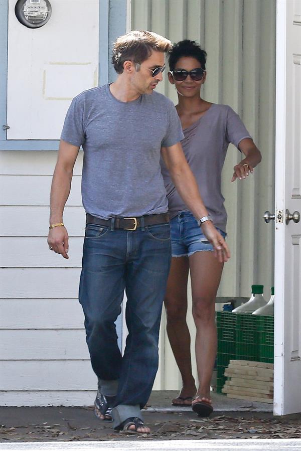 Halle Berry and Olivier Martinez house hunting in Malibu Sept 29, 2012 